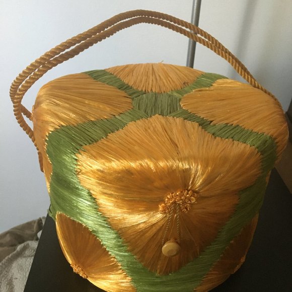 AMAZING VINTAGE 1950'S HUGE BAG/HAT BOX/ BEACH BAG IN EXCELLENT CONDITION - Picture 2 of 9